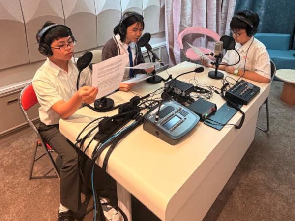 Students Featured as Guest Hosts on RTHK Radio 4’s “R4 Music Academy”
